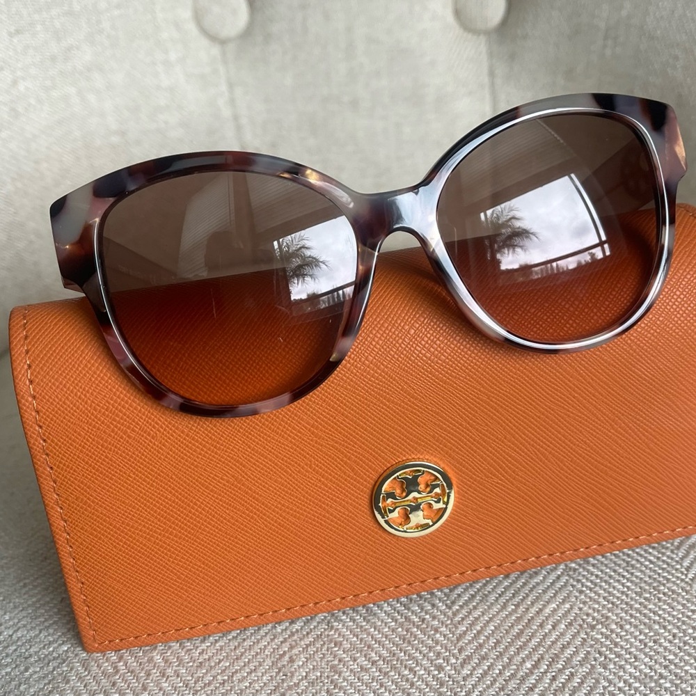 Tory Burch Sunglasses—Light Pink/Tortoise Color 
✨Beautiful ✨
